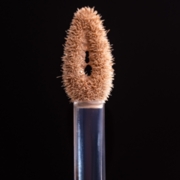 Тени для век жидкие ZOLA x Valentina Lelyukh Silky Matte Tint 01 Soft beige, фото 3