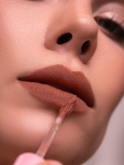 Помада матова оксамитова Zola Velour Lip Souffle 03 Toffee, фото 4